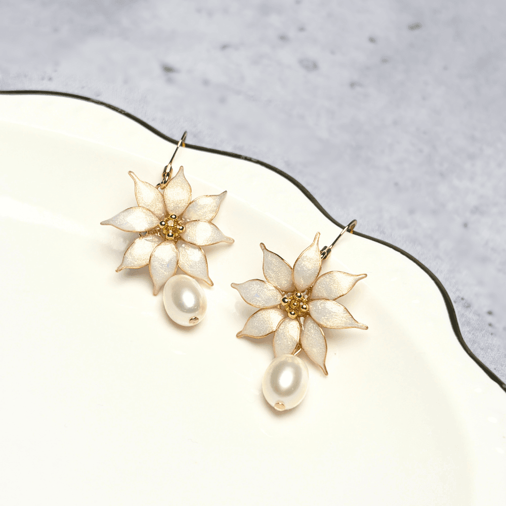 【ポインセチア】ピアス／一輪／シャンパンゴールド／クリスマス／金属アレルギー対応／サージカルステンレス／冬新作／受注生産 | 5枚目